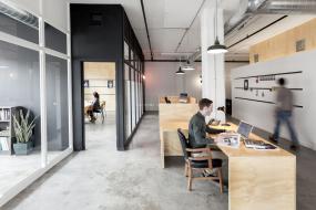 最新服装公司办公室室内装修与设计效果图片