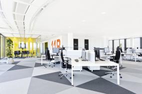 开放式办公室室内设计装修效果图片