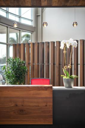 2018年电子科技公司前台装修效果图