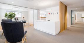 高端电子科技公司前台装修效果图