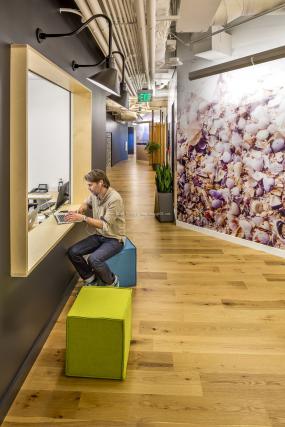 最新办公室木地板装饰设计图