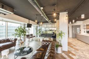 科技公司木地板装饰图片