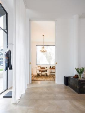 中型女装店设计装饰图