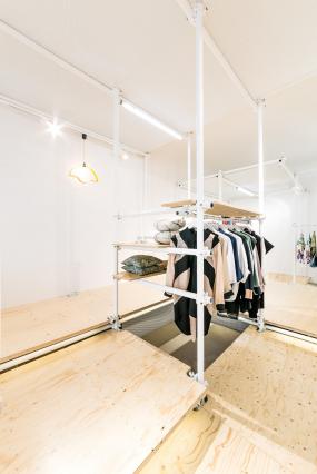 品牌服装店装潢效果图