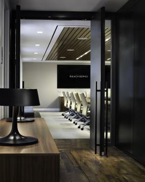 最新办公室复合木地板装修设计图片