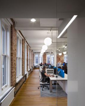 办公室强化复合木地板图片装修