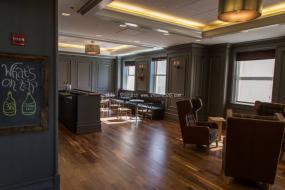 高档办公室强化复合木地板装修效果图