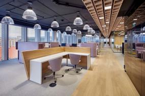 最新办公室复合实木地板装饰实景图