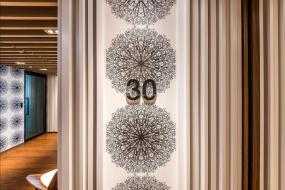 办公室瓷砖木地板装潢效果图