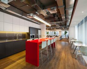 办公室仿木地板瓷砖装修高清图片