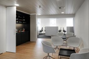 最新办公室木地板颜色装修设计图片