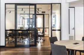 高端办公室进口木地板装修图片