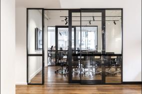 高端办公室进口木地板装修效果图