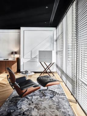 高端办公室环保木地板装修效果图