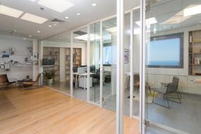 专业办公室环保强化木地板装修设计图片