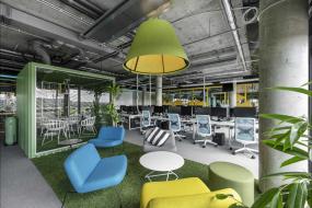 办公室绿色植物装潢效果图片