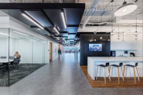 高档现代感办公室装修效果图