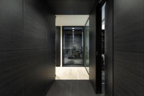 现代感办公室装修高清图片