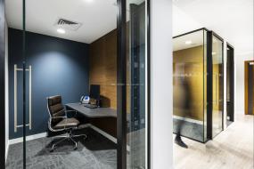 现代感办公室装潢图片