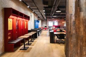 现代感办公室装修效果图