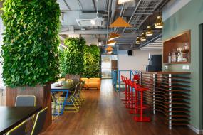 现代感办公室装修实物图片