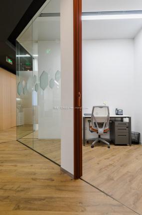 劳务公司办公室装修实景图图片