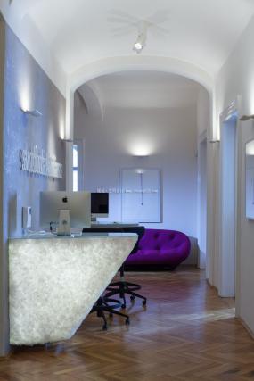 高端中介公司办公室装修图片