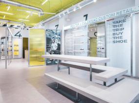 高档服装零售店装修效果图