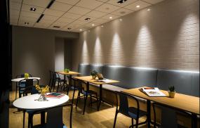 白色办公室装修实景图片